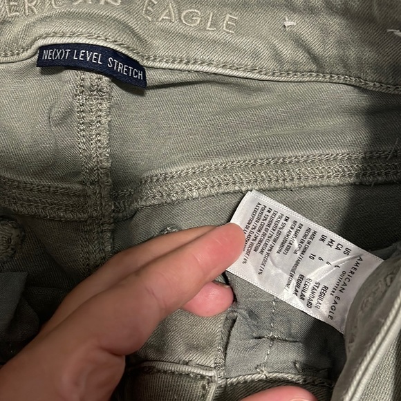 American Eagle distressed ‘Next Level Stretch’ skinny jeans. Size 6 - Picture 2 of 3
